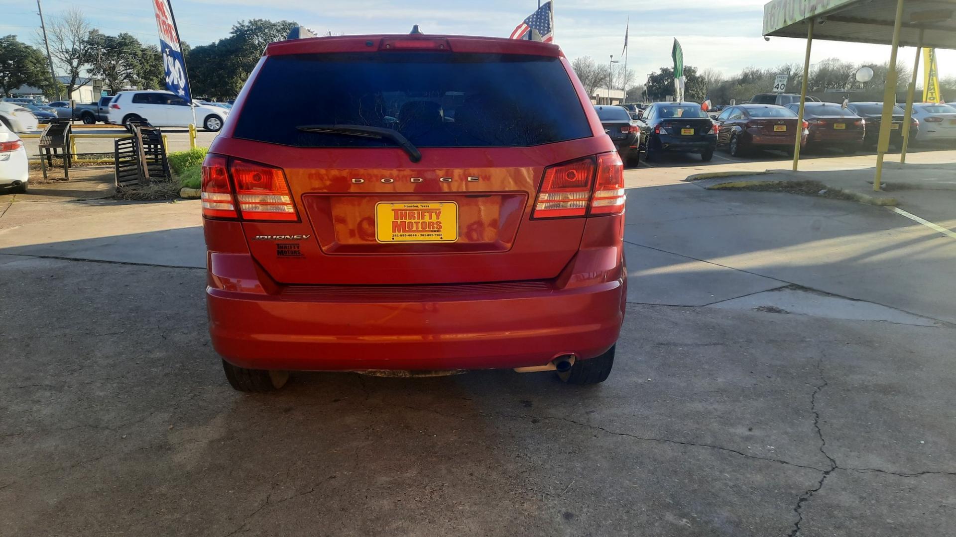 2018 Dodge Journey SE (3C4PDCAB1JT) with an 2.4L L4 DOHC 16V engine, 4A transmission, located at 16710 Clay Rd., Houston, TX, 77084, (281) 859-7900, 29.834864, -95.656166 - Photo#2